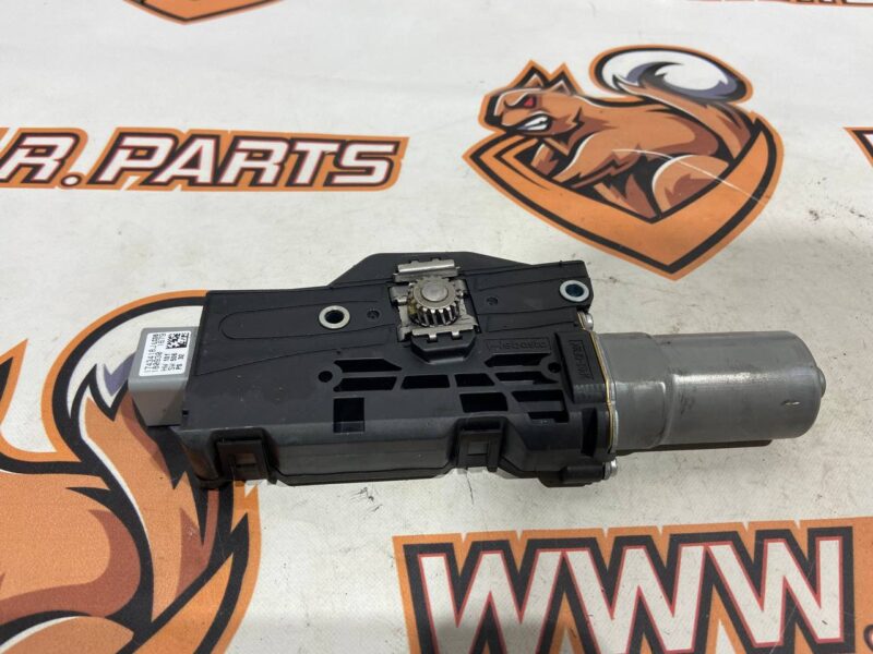 LR123807 Used LAND ROVER DISCOVERY 5 hatch cover motor cost 186 € in stock 1 pcs.