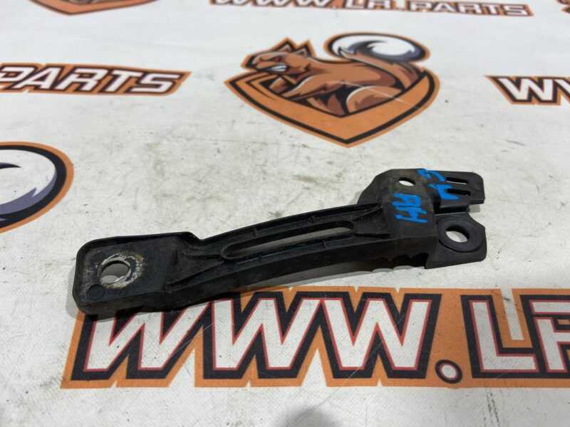 LR124567 Wing mounting bracket right Range Rover Sport L494 (2014-2022) Used cost 18 € in stock 4 pcs.