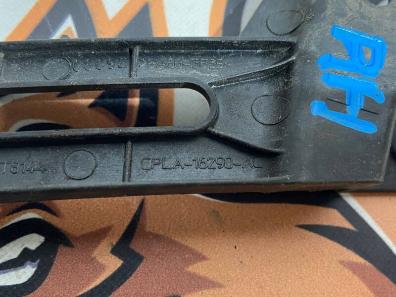 LR124567 Wing mounting bracket right Range Rover Sport L494 (2014-2022) Used - Image 13