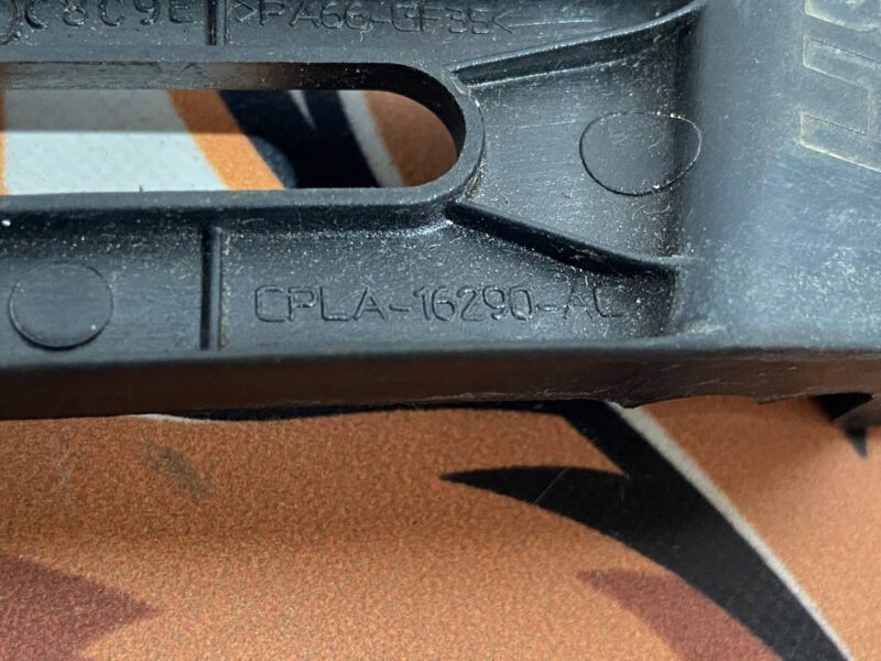 LR124567 Wing mounting bracket right Range Rover Sport L494 (2014-2022) Used - Image 16