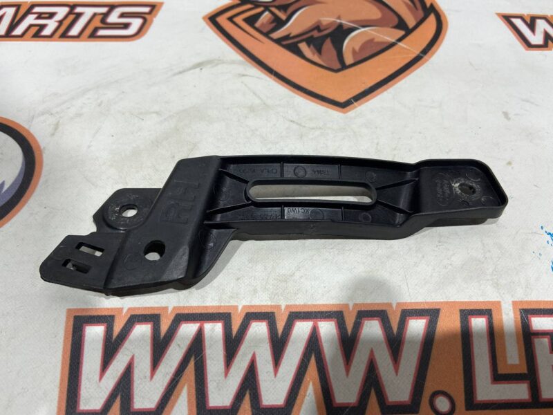 LR124567 Wing mounting bracket right Range Rover Sport L494 (2014-2022) Used - Image 21