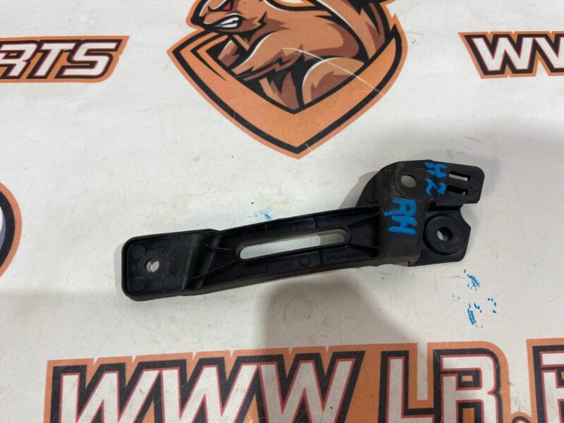 LR124567 Wing mounting bracket right Range Rover Sport L494 (2014-2022) Used - Image 23
