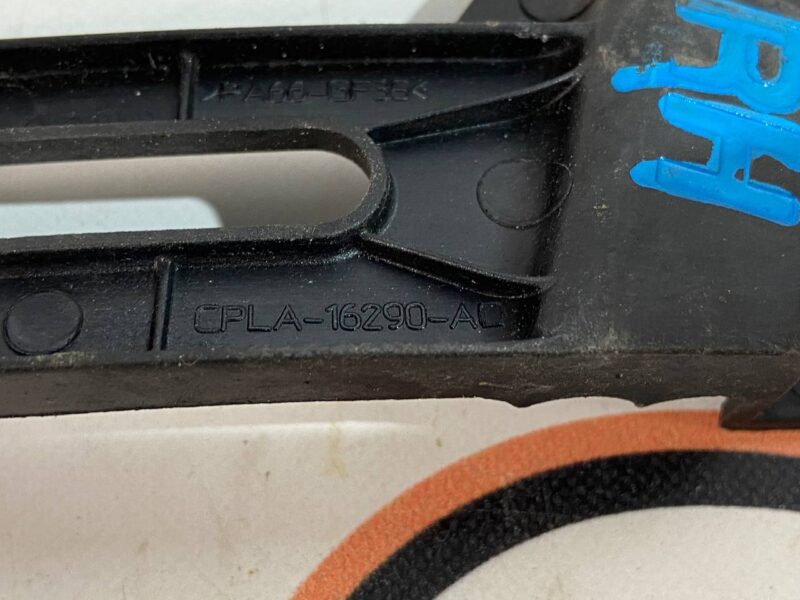 LR124567 Wing mounting bracket right Range Rover Sport L494 (2014-2022) Used - Image 25