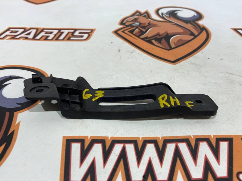 LR124567 Wing mounting bracket right Range Rover Sport L494 (2014-2022) Used cost 18 € in stock 4 pcs.