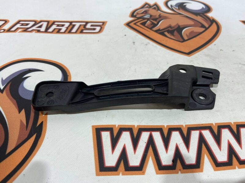 LR124567 Wing mounting bracket right Range Rover Sport L494 (2014-2022) Used cost 18 € in stock 4 pcs.