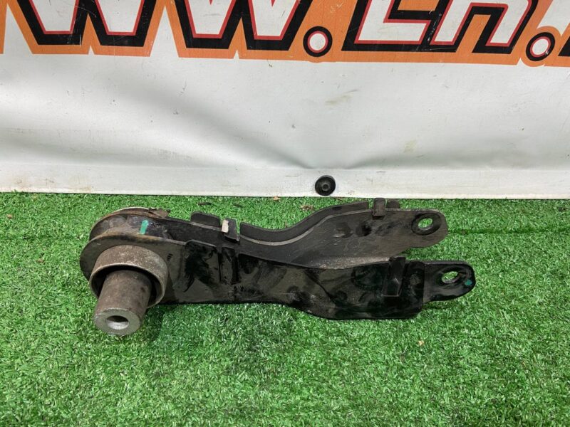 LR124617 Rear Suspension Lever Right Front Lower Land Rover Discovery Sport L550 (2015-) Used cost 50 € in stock 2 pcs.