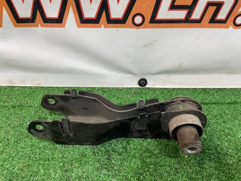 LR124618 Lever REAR FRONT LEFT LOWER RANGE ROVER EVOQUE NEW (L551) 2019- Used cost 50 € in stock 3 pcs.
