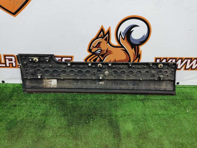 LR125980 Front right door molding Range Rover L405 (2013-2021) Used cost 75 € in stock 10 pcs.