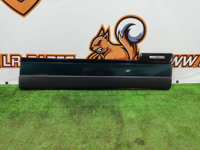 LR125980 Front right door molding Range Rover L405 (2013-2021) Used cost 75 € in stock 10 pcs.