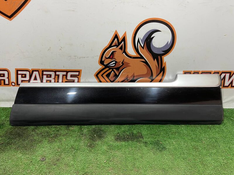 LR125980 Front right door molding Range Rover L405 (2013-2021) Used cost 75 € in stock 10 pcs.