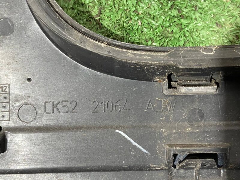 LR125980 Front right door molding Range Rover L405 (2013-2021) Used cost 75 € in stock 10 pcs.
