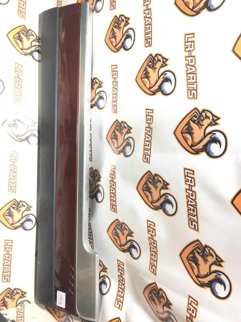 LR125980 Front right door molding Range Rover L405 (2013-2021) Used cost 75 € in stock 10 pcs.