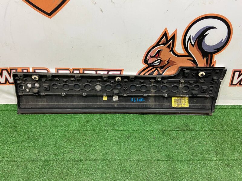 LR125981 Front left door molding Range Rover L405 (2013-2021) Used cost 85 € in stock 8 pcs.