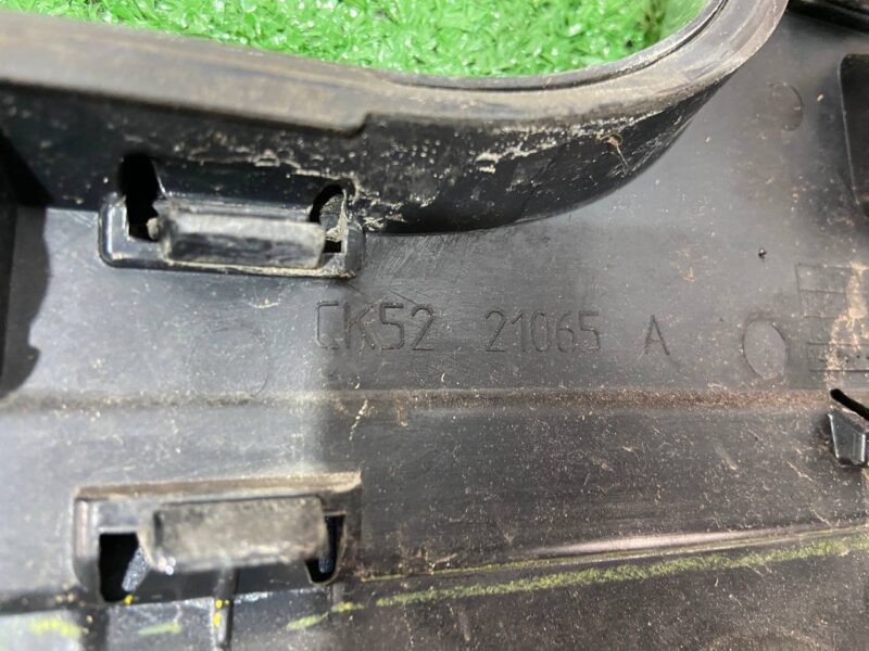 LR125981 Front left door molding Range Rover L405 (2013-2021) Used - Image 12