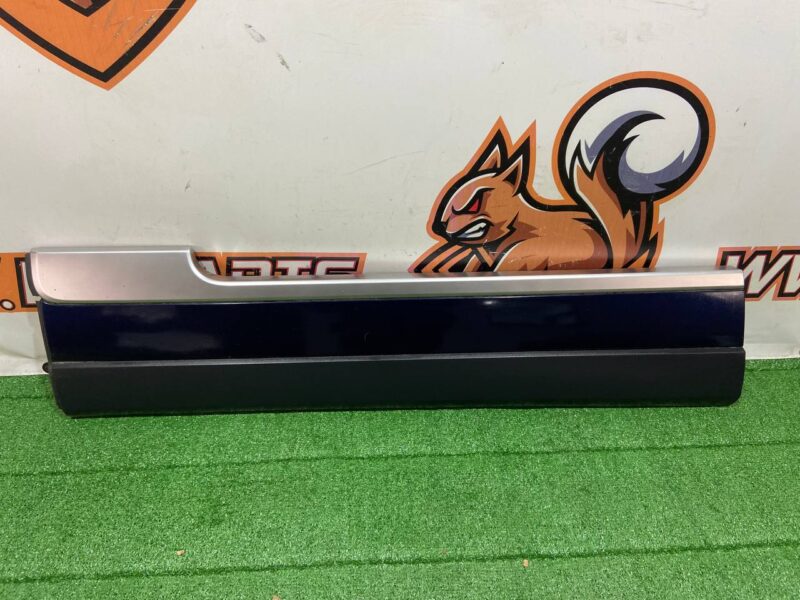 LR125981 Front left door molding Range Rover L405 (2013-2021) Used cost 85 € in stock 8 pcs.