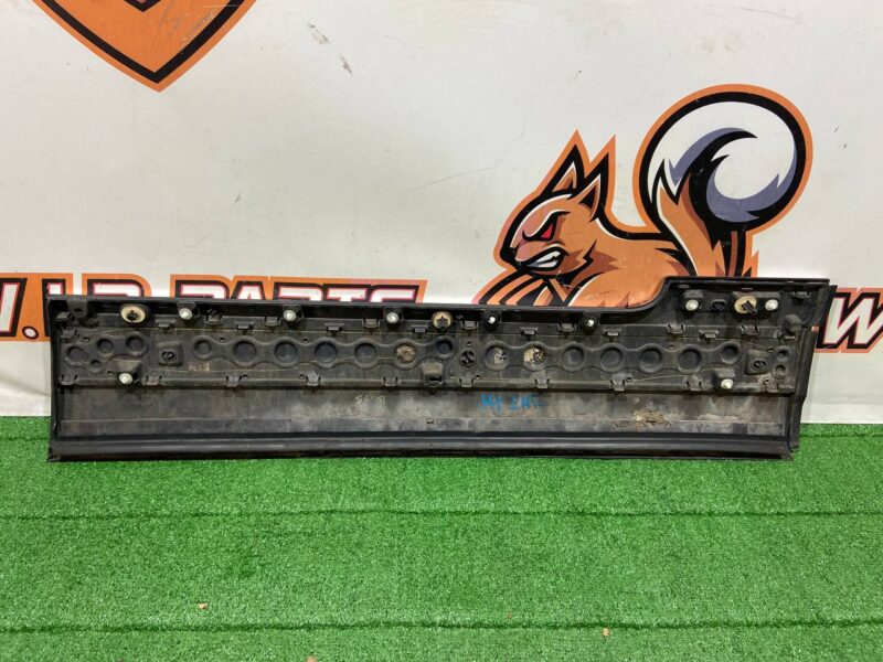 LR125981 Front left door molding Range Rover L405 (2013-2021) Used cost 85 € in stock 8 pcs.