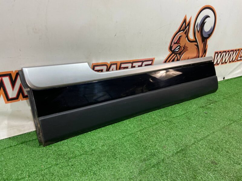 LR125981 Front left door molding Range Rover L405 (2013-2021) Used cost 85 € in stock 8 pcs.