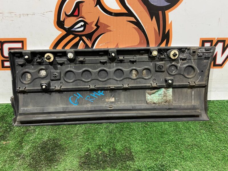 LR125982 Door trim rear right Range Rover L405 (2013-2021) Used cost 50 € in stock 11 pcs.