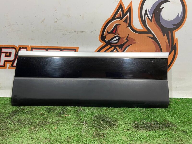 LR125983 Rear left door molding Range Rover L405 (2013-2021) Used cost 50 € in stock 10 pcs.