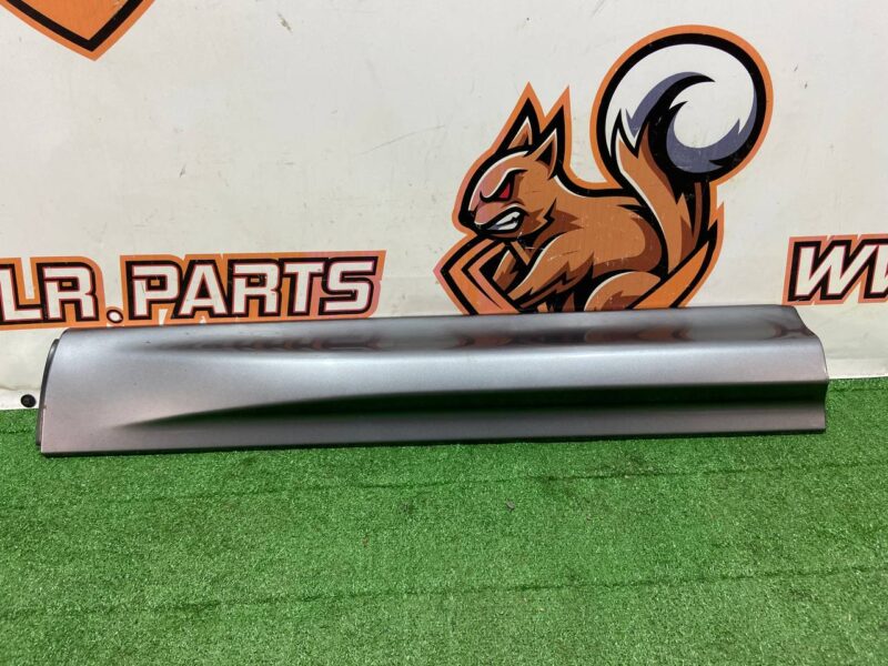 LR125987 Front right door molding Range Rover Sport L494 (2014-2022) Used cost 50 € in stock 1 pcs.
