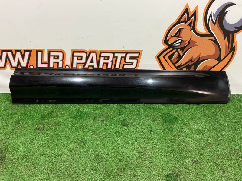LR125987 Front right door molding Range Rover Sport L494 (2014-2022) Used cost 50 € in stock 1 pcs.