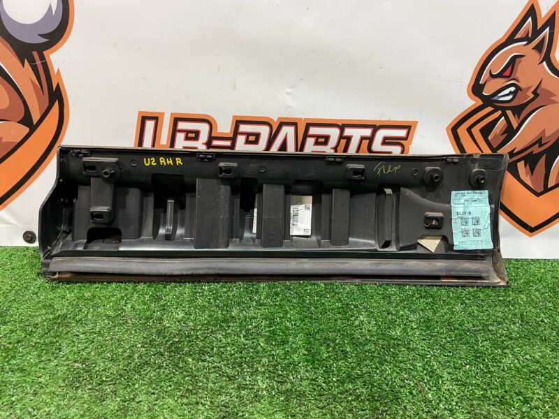 LR125991 Door molding rear right Range Rover Sport L494 (2014-2022) Used cost 50 € in stock 2 pcs.