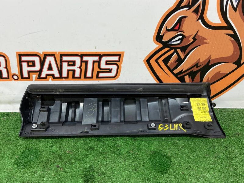 LR125994 Door molding rear left Range Rover Sport L494 (2014-2022) Used cost 50 € in stock 1 pcs.