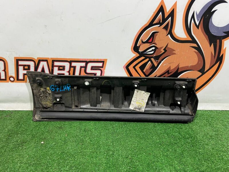 LR125994 Door molding rear left Range Rover Sport L494 (2014-2022) Used cost 50 € in stock 1 pcs.