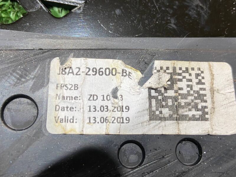 LR125998 Body glass right Range Rover Velar L560 (2018-) Used cost 140 € in stock 4 pcs.