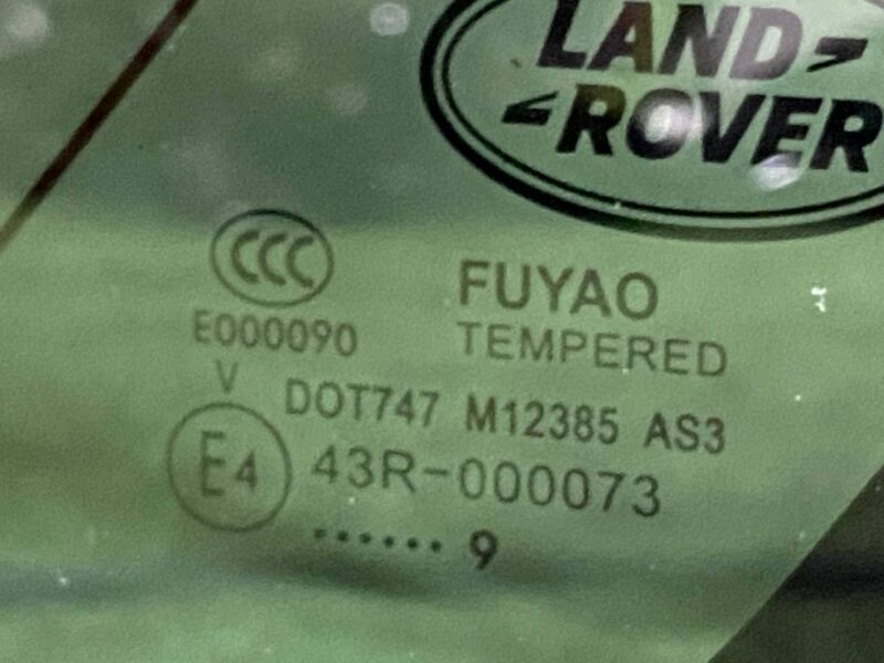 LR125998 Body glass right Range Rover Velar L560 (2018-) Used cost 140 € in stock 4 pcs.
