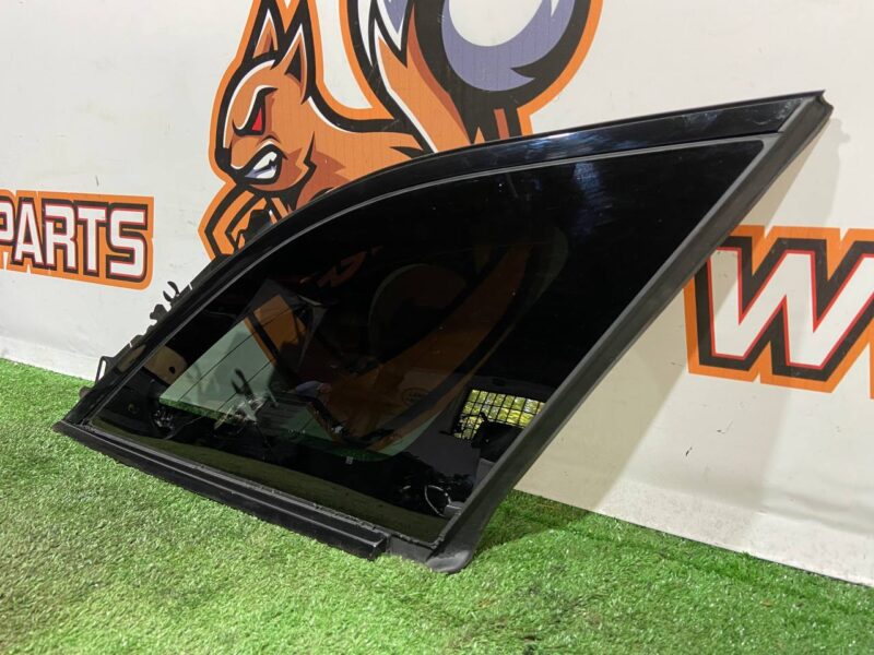 LR125998 Body glass right Range Rover Velar L560 (2018-) Used cost 140 € in stock 4 pcs.