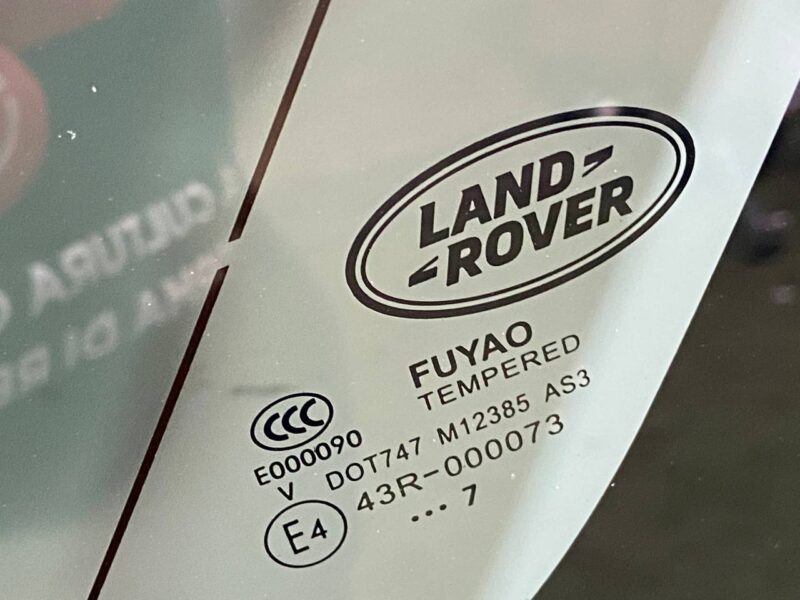 LR125998 Body glass right Range Rover Velar L560 (2018-) Used cost 140 € in stock 4 pcs.
