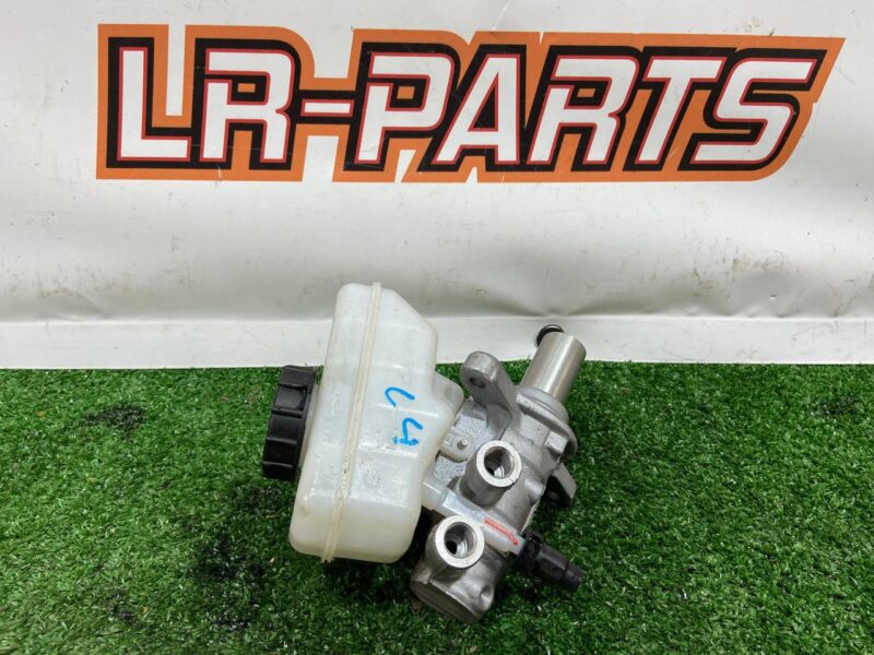 LR126060 Brake master cylinder Range Rover Velar L560 (2018-) Used cost 100 € in stock 4 pcs.