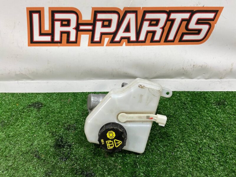 LR126060 Brake master cylinder Range Rover Velar L560 (2018-) Used cost 100 € in stock 4 pcs.