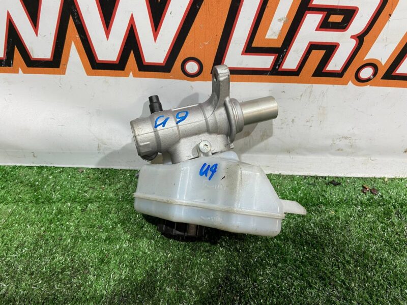LR126060 Brake master cylinder Range Rover Velar L560 (2018-) Used cost 100 € in stock 4 pcs.