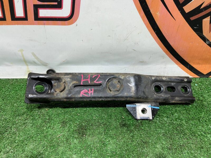 LR126068 Front right beam reinforcement Range Rover Sport L494 (2014-2022) Used cost 50 € in stock 6 pcs.