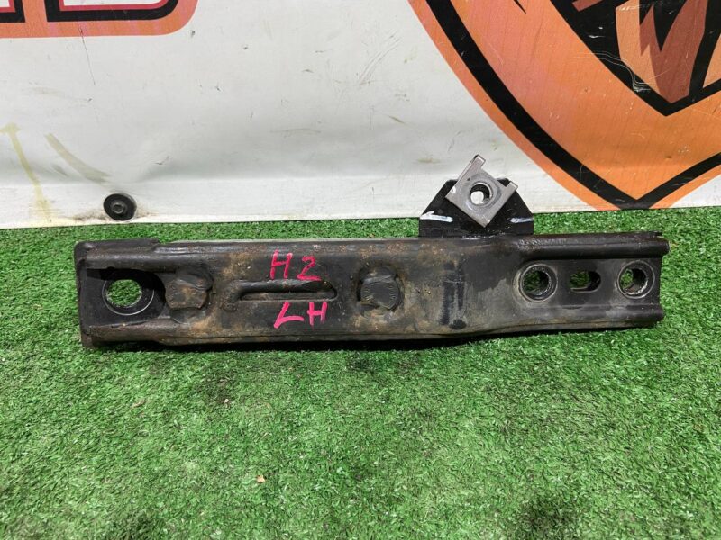 LR126070 Beam reinforcement left Range Rover Sport L494 (2014-2022) used cost 50 € in stock 3 pcs.