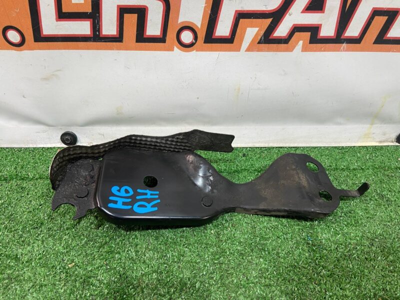 LR126216 Bracket rear beam right Land Rover Discovery Sport L550 (2015-) used cost 25 € in stock 1 pcs.