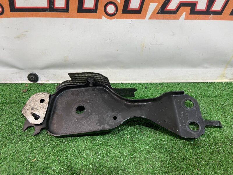 LR126222 Bracket rear beam left Land Rover Discovery Sport L550 (2015-) used cost 25 € in stock 1 pcs.