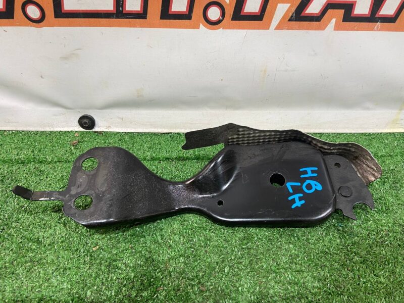 LR126222 Bracket rear beam left Land Rover Discovery Sport L550 (2015-) used cost 25 € in stock 1 pcs.