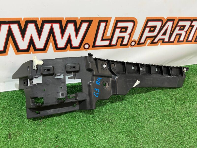 LR128159 Right bumper mounting bracket RANGE ROVER SPORT (L494) 2013- Used cost 85 € in stock 2 pcs.