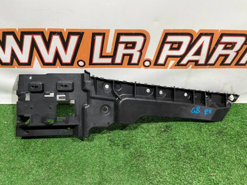 LR128159 Right bumper mounting bracket RANGE ROVER SPORT (L494) 2013- Used cost 85 € in stock 2 pcs.