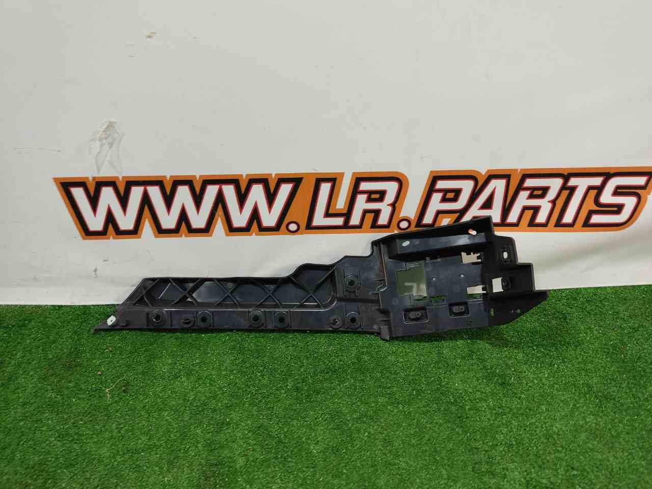 LR128160 Rear Left Bumper Bracket Mount Range Rover Sport L494 (2014-2022) Used cost 50 € in stock 1 pcs.