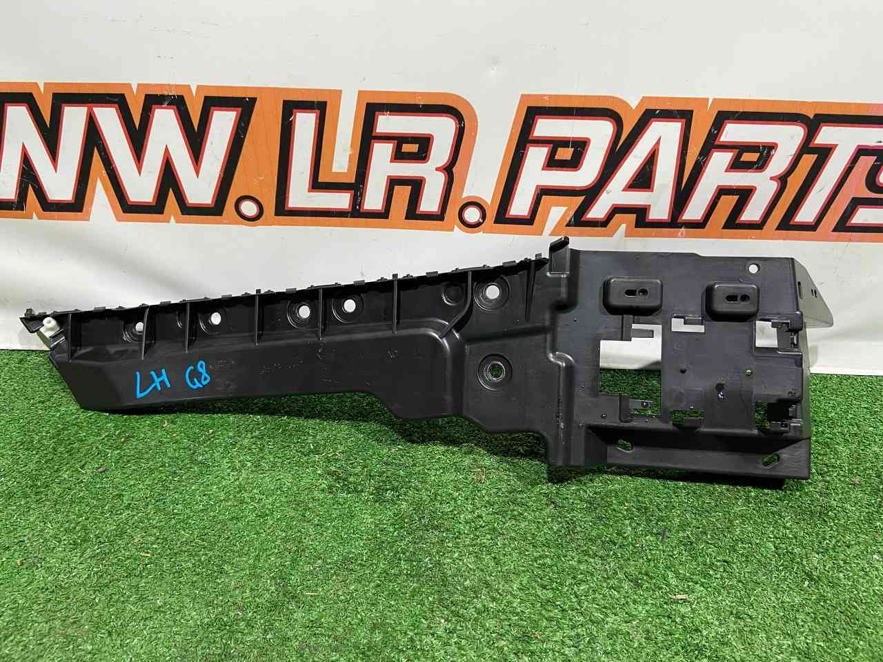 LR128160 Rear Left Bumper Bracket Mount Range Rover Sport L494 (2014-2022) Used cost 50 € in stock 1 pcs.
