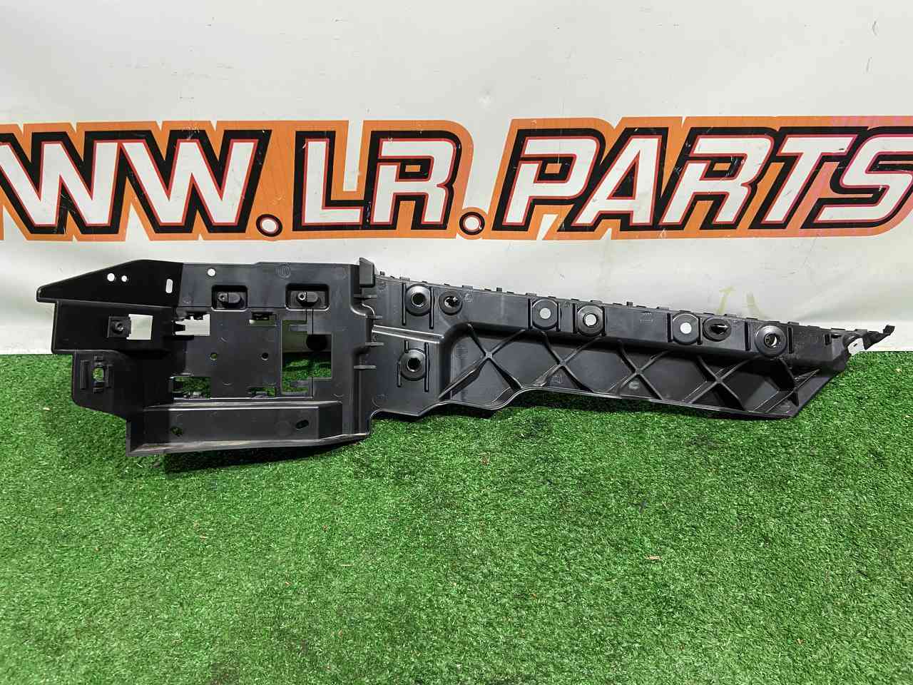 LR128160 Rear Left Bumper Bracket Mount Range Rover Sport L494 (2014-2022) Used cost 50 € in stock 1 pcs.