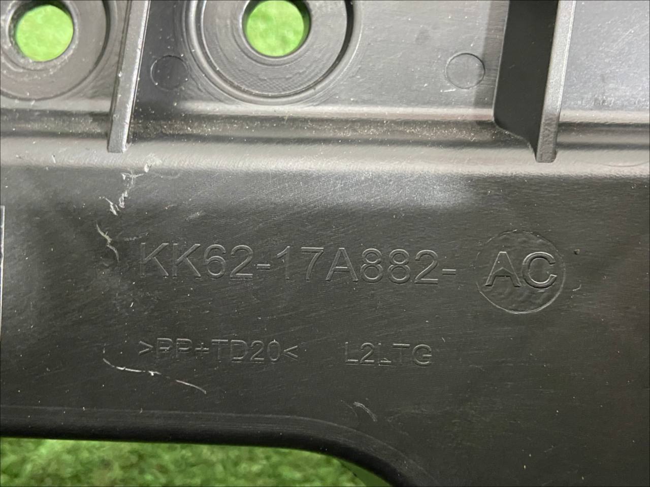 LR128160 Rear Left Bumper Bracket Mount Range Rover Sport L494 (2014-2022) Used cost 50 € in stock 1 pcs.
