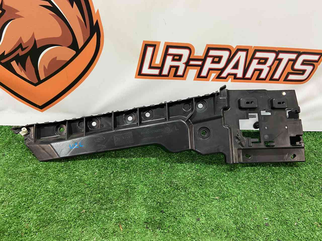 LR128160 Rear Left Bumper Bracket Mount Range Rover Sport L494 (2014-2022) Used cost 50 € in stock 1 pcs.
