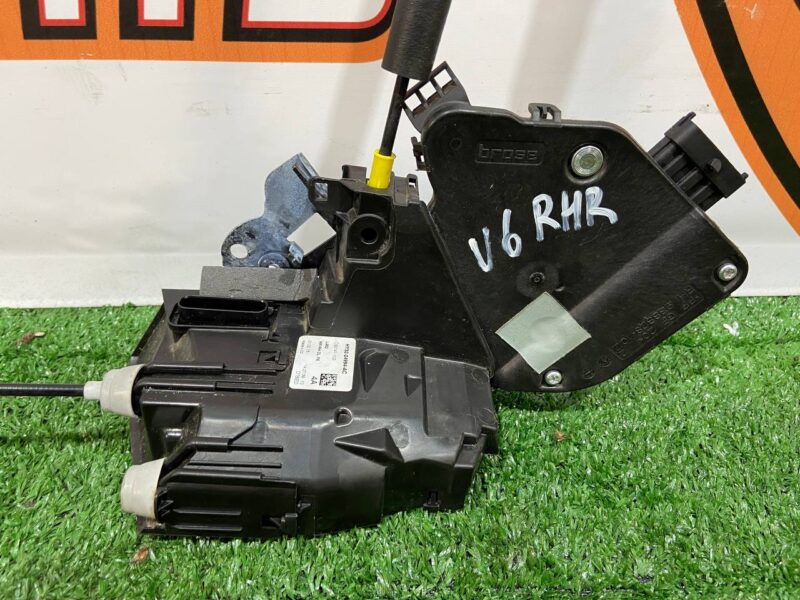 LR128272 Rear right door lock Land Rover Discovery 5 L462 (2017-) Used cost 70 € in stock 2 pcs.