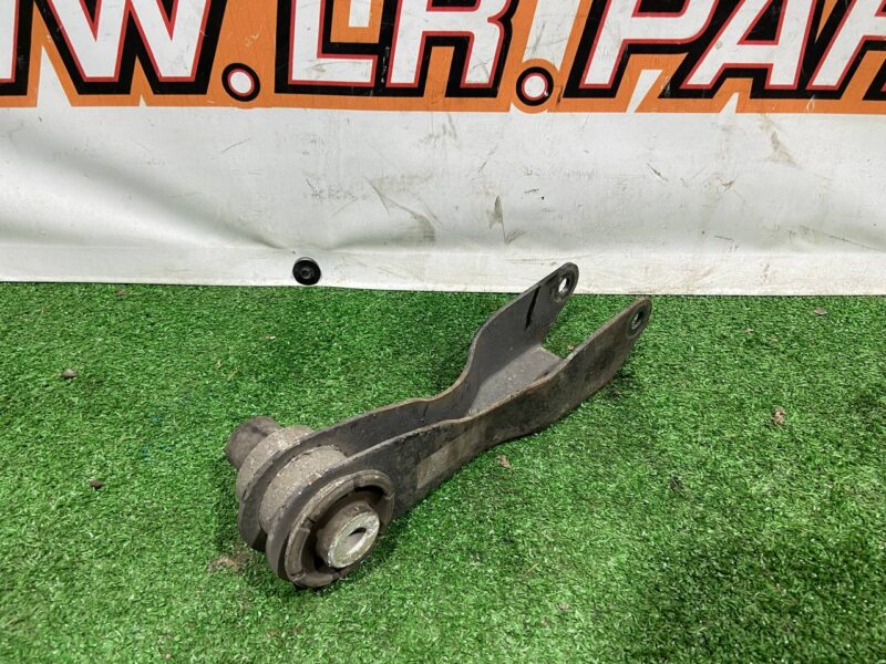 LR128497 Rear left lower lever Range Rover Velar L560 (2018-) USED cost 50 € in stock 4 pcs.