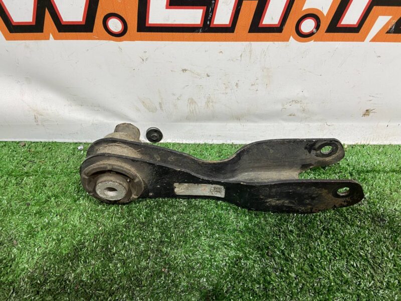 LR128497 Rear left lower lever Range Rover Velar L560 (2018-) USED cost 50 € in stock 4 pcs.